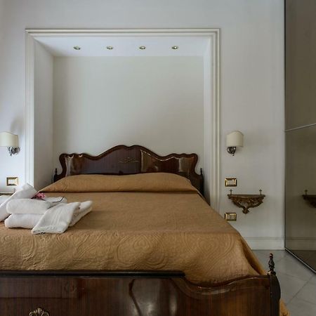 Appartement Edoardo Al Plebiscito à Naples Extérieur photo