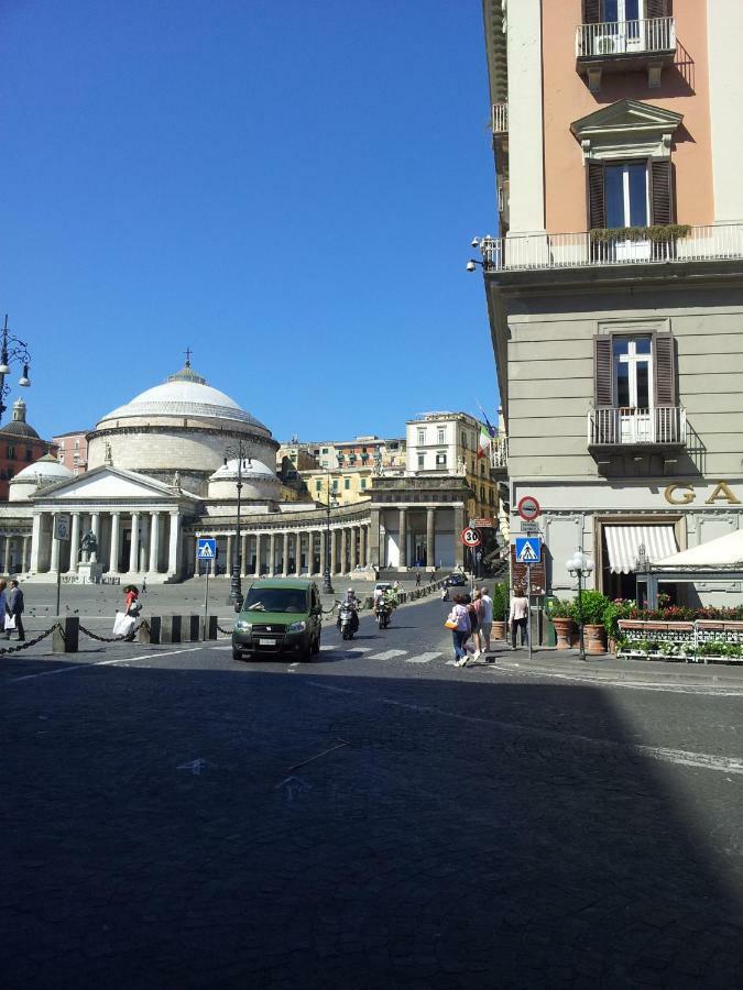 Appartement Edoardo Al Plebiscito à Naples Extérieur photo