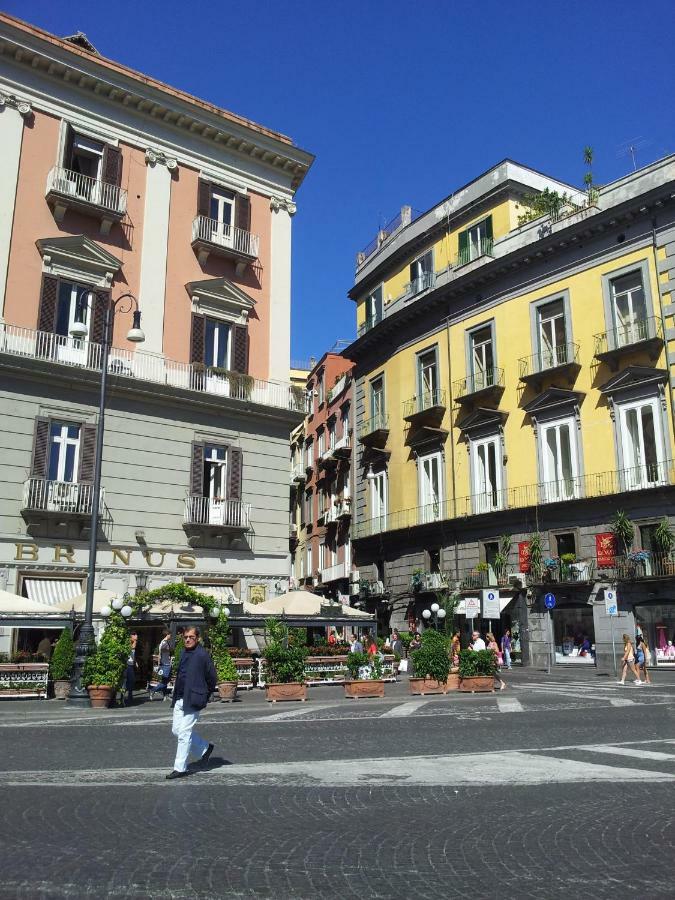 Appartement Edoardo Al Plebiscito à Naples Extérieur photo