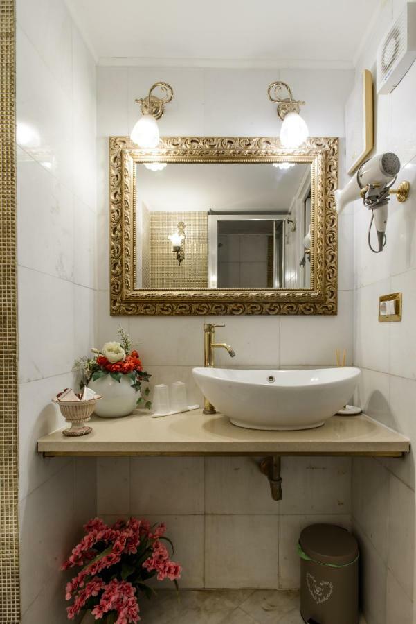 Appartement Edoardo Al Plebiscito à Naples Extérieur photo