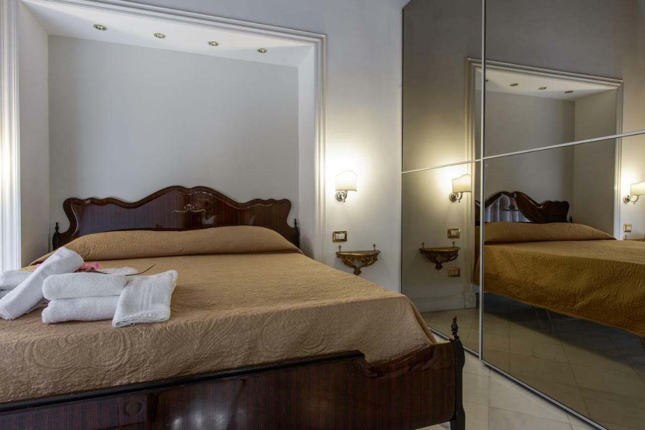 Appartement Edoardo Al Plebiscito à Naples Extérieur photo
